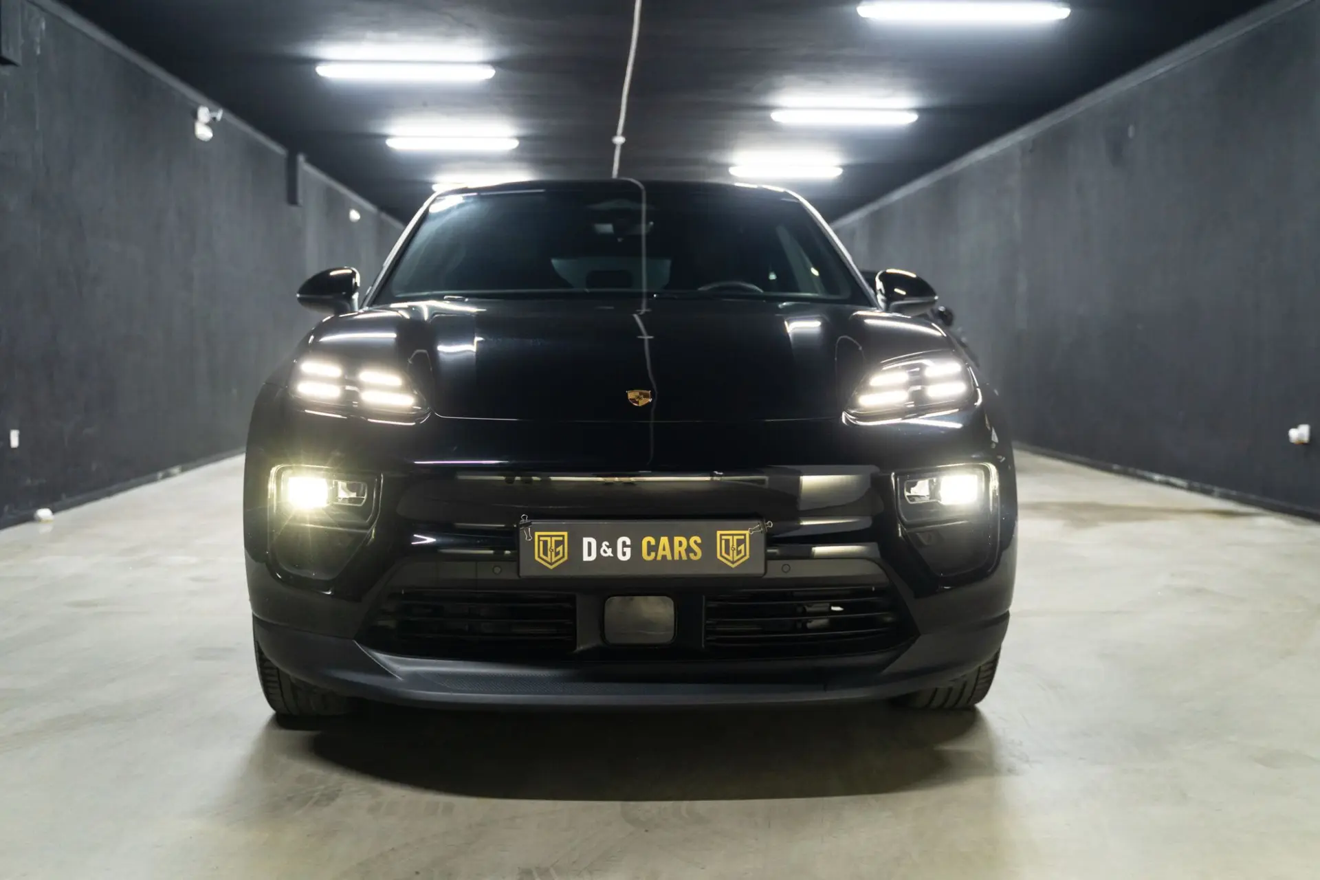 Porsche Macan Electric 4 3