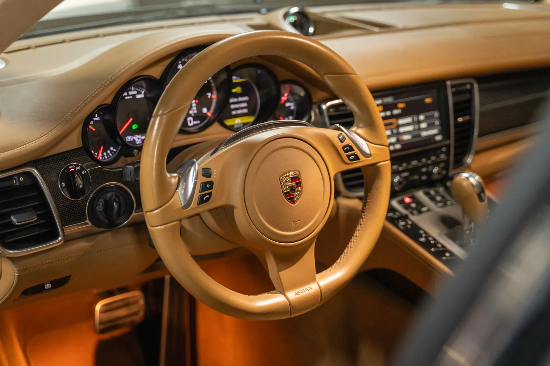 Porsche Panamera Turbo S PDK 7