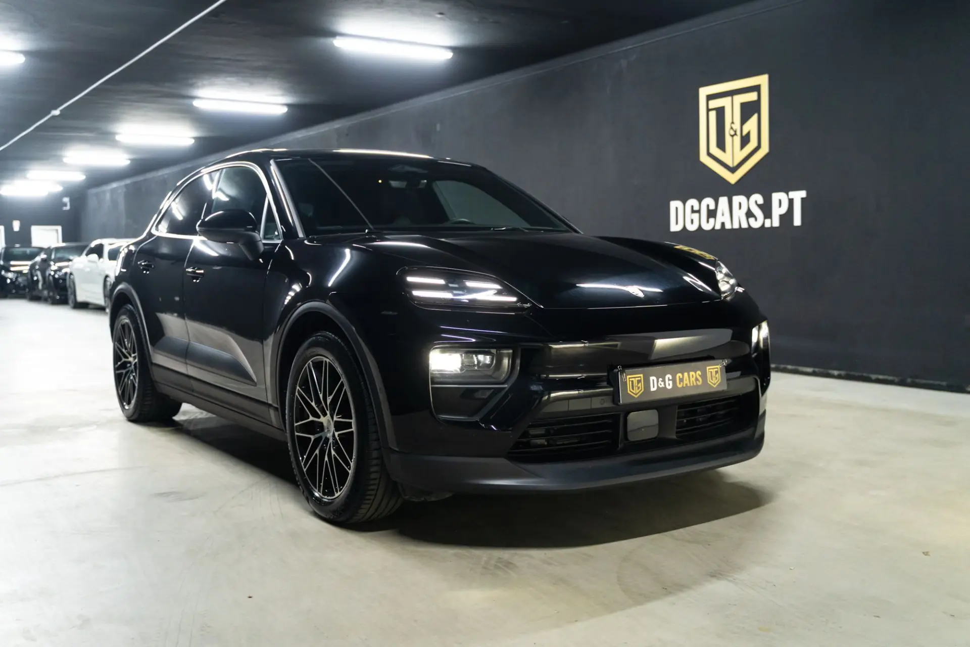 Porsche Macan Electric 4 2