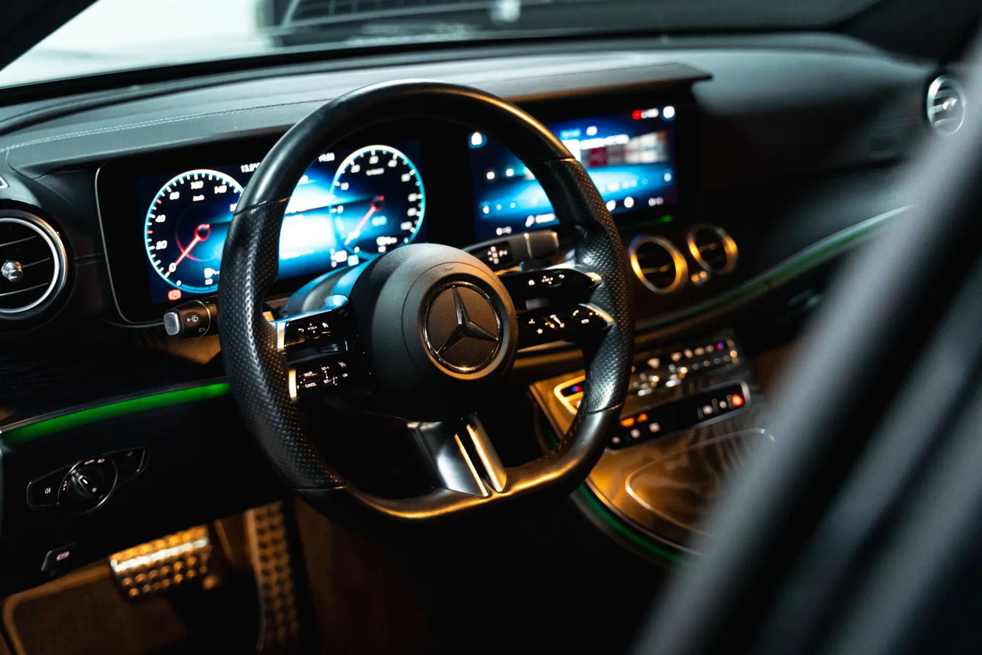 Mercedes-Benz E 300 de AMG Line 4