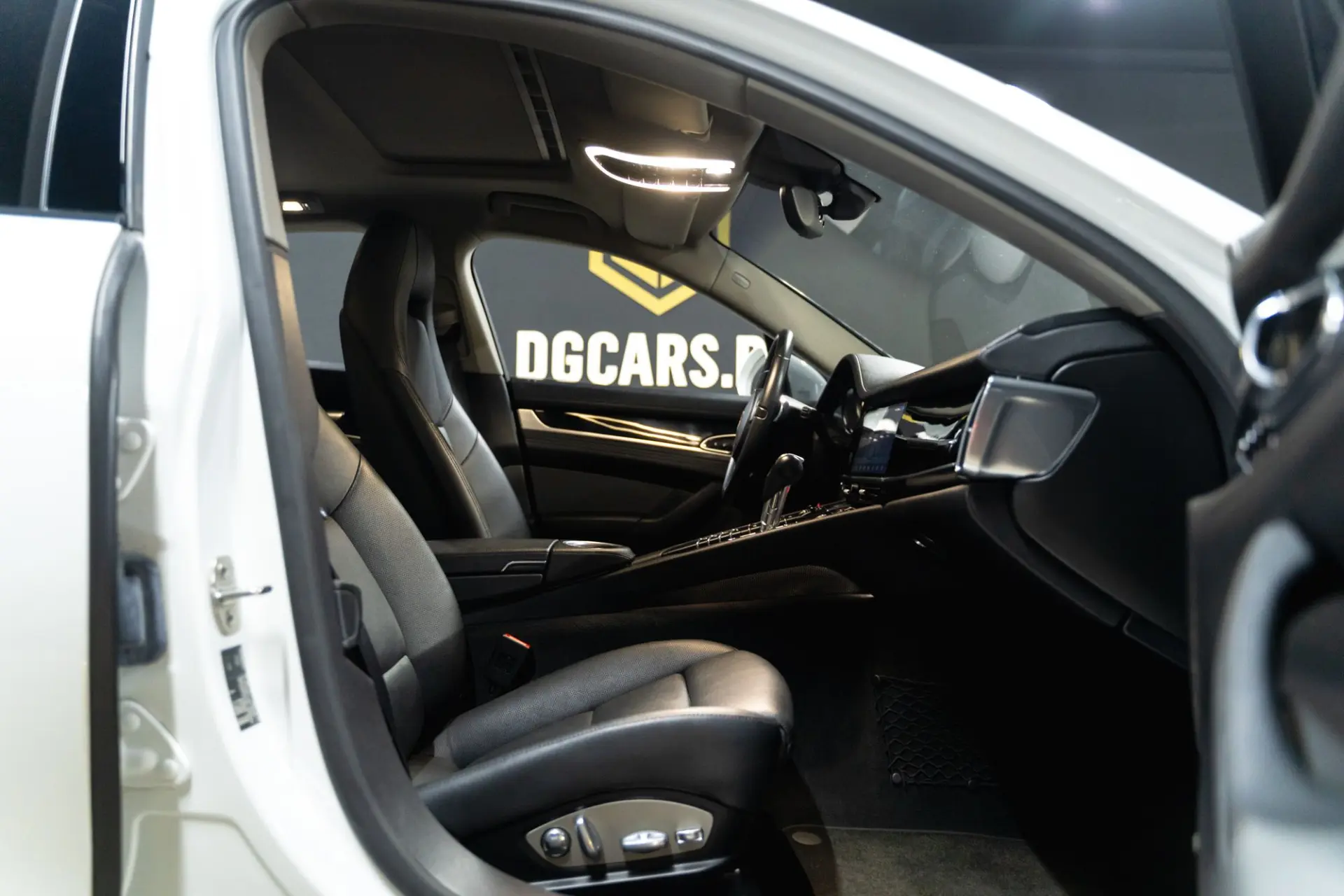 Porsche Panamera Standard 23