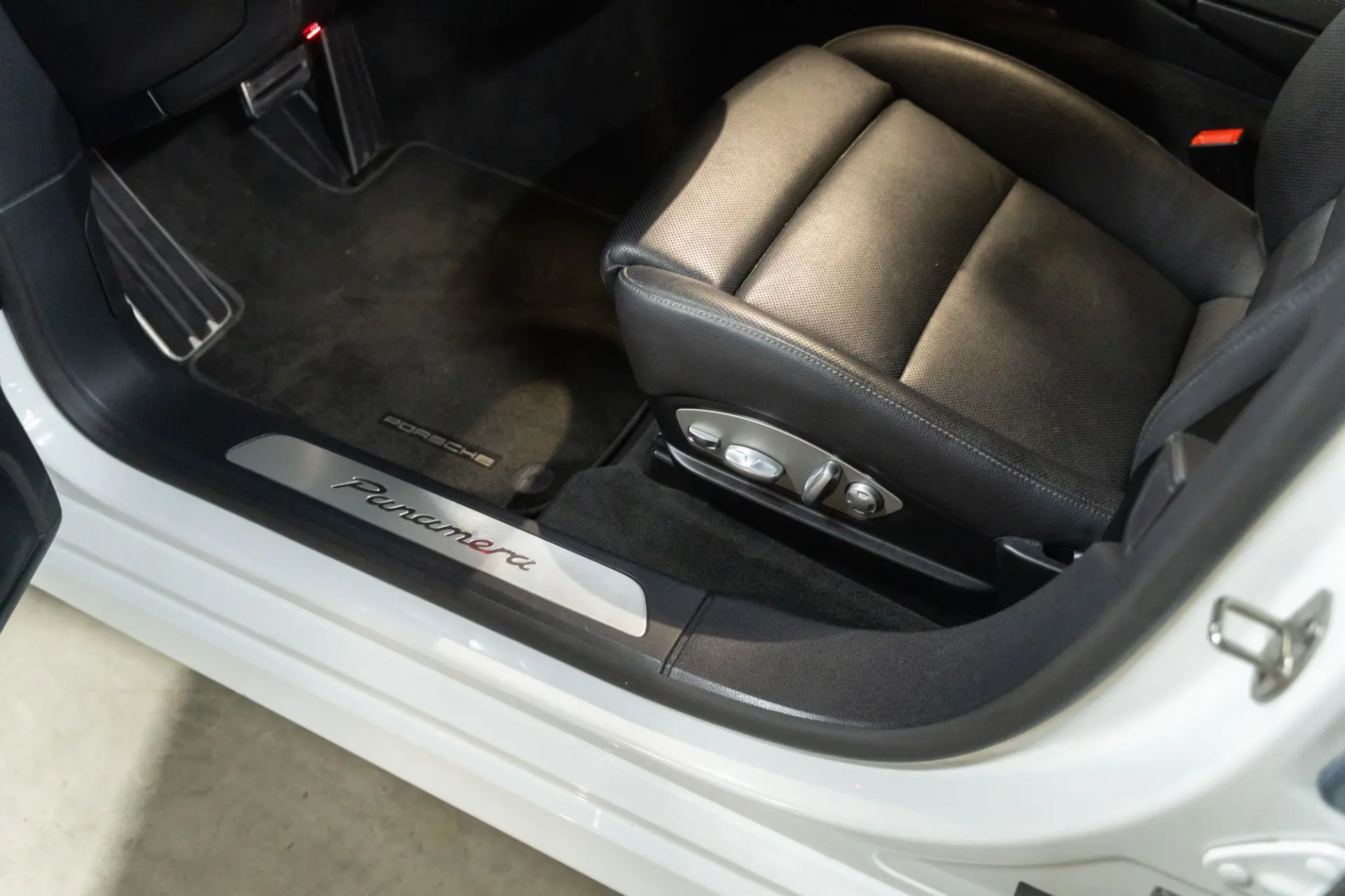 Porsche Panamera Standard 14