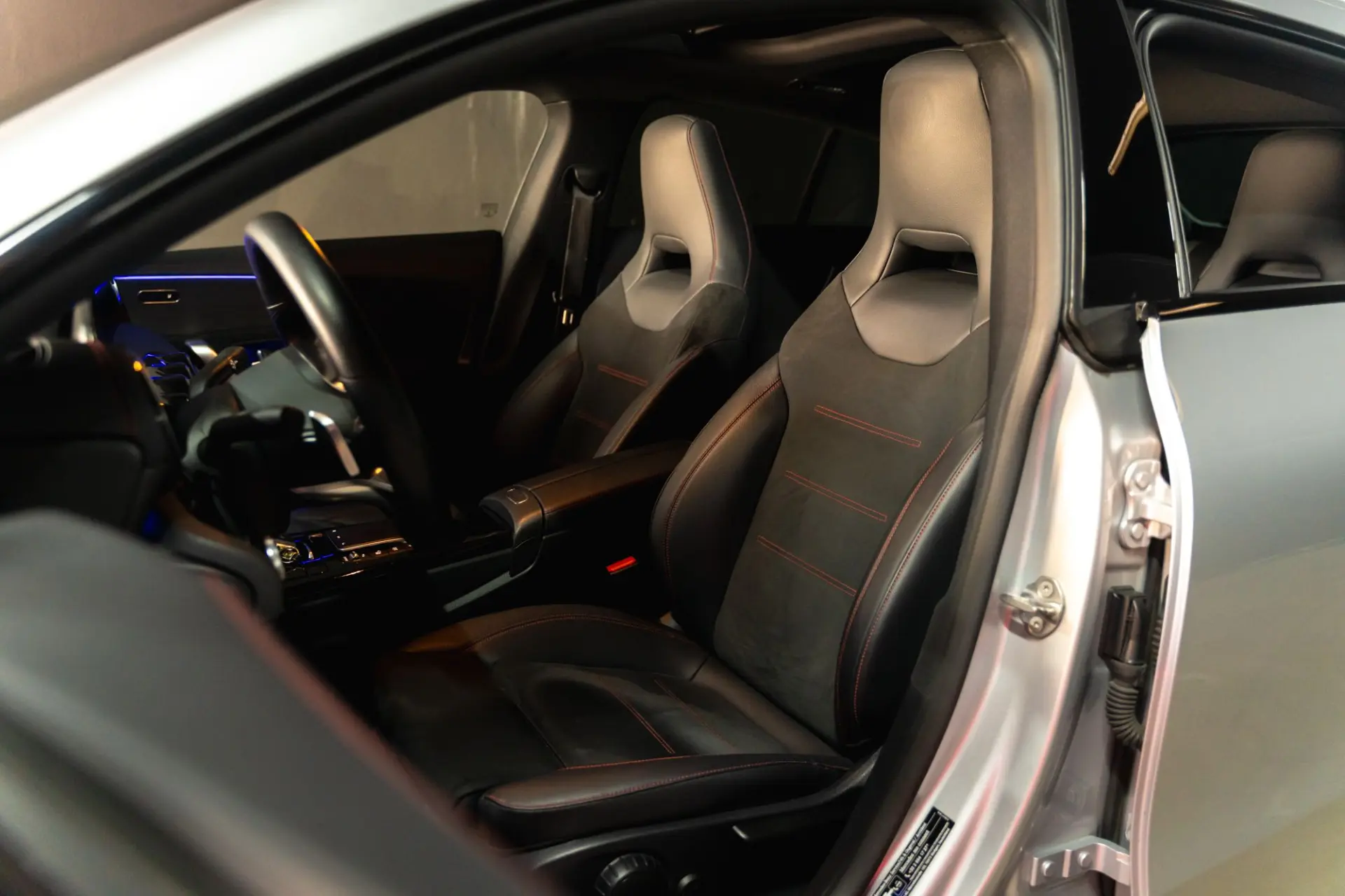 Mercedes-Benz CLA 250 e 8G-DCT AMG Line 12