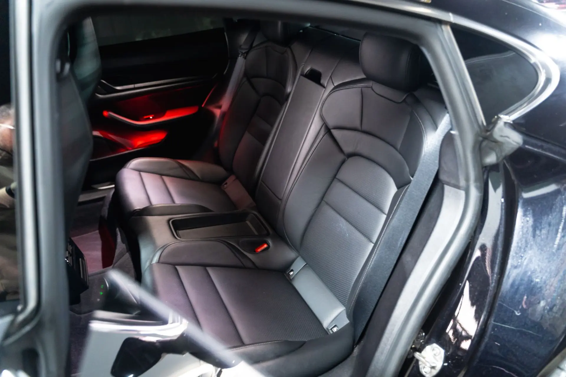 Porsche Taycan 4S 12