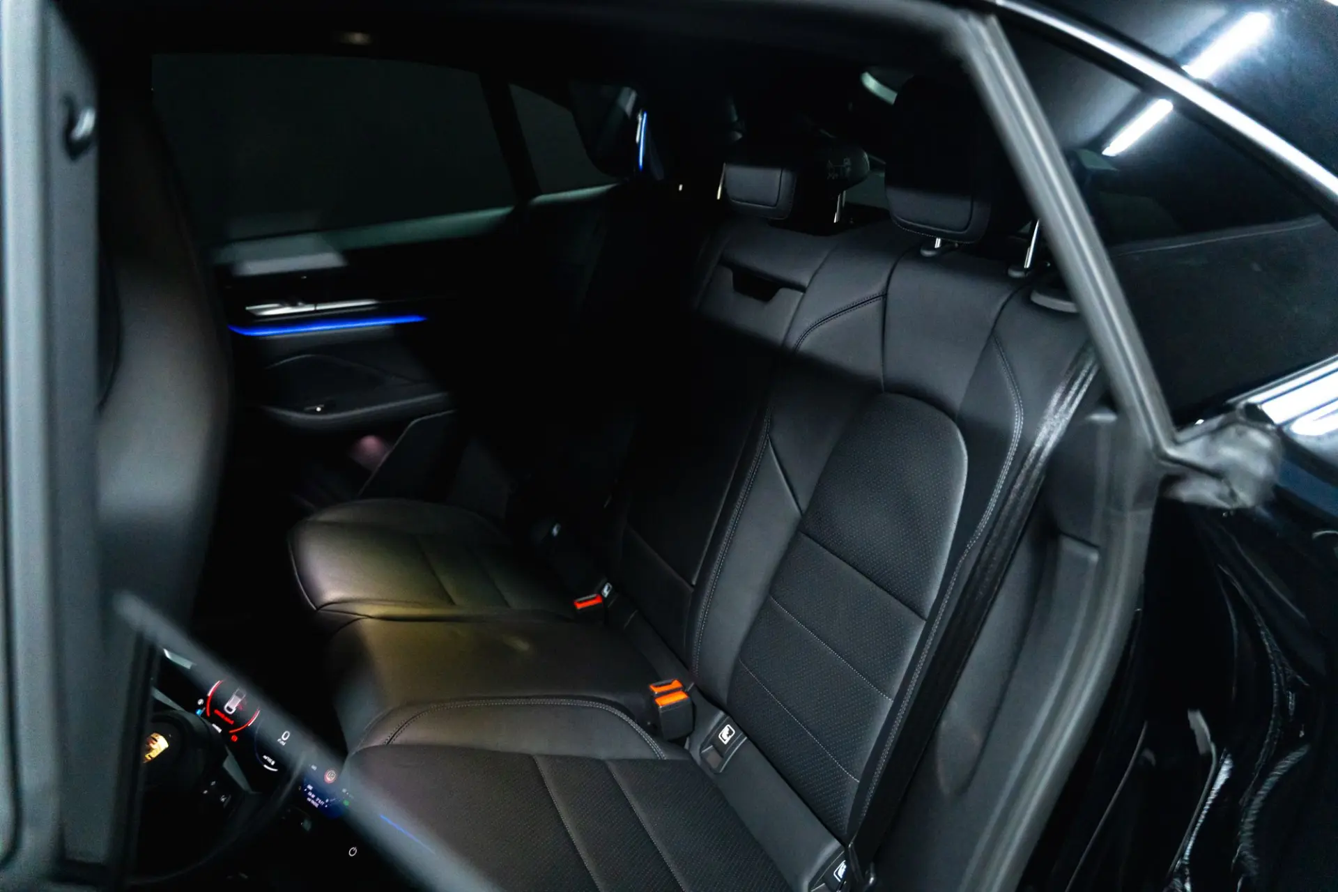 Porsche Macan Electric 4 25