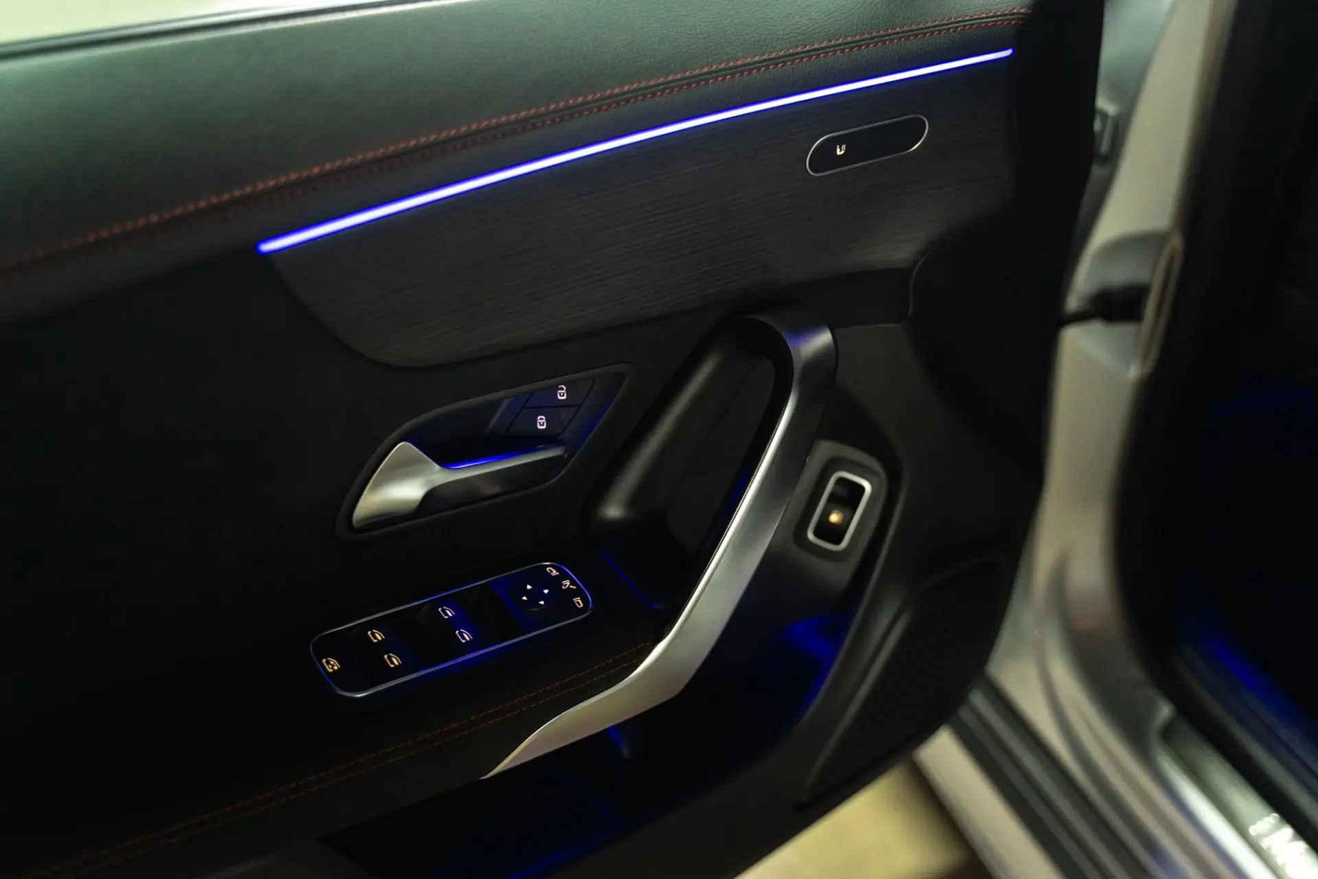 Mercedes-Benz CLA 250 e 8G-DCT AMG Line 4