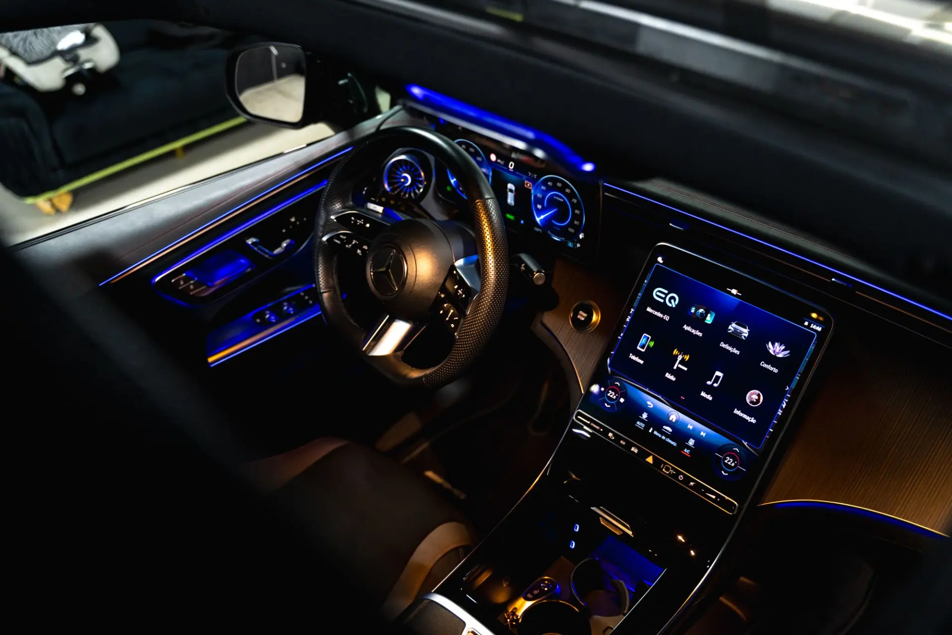 Mercedes-Benz EQE SUV 350+ 16