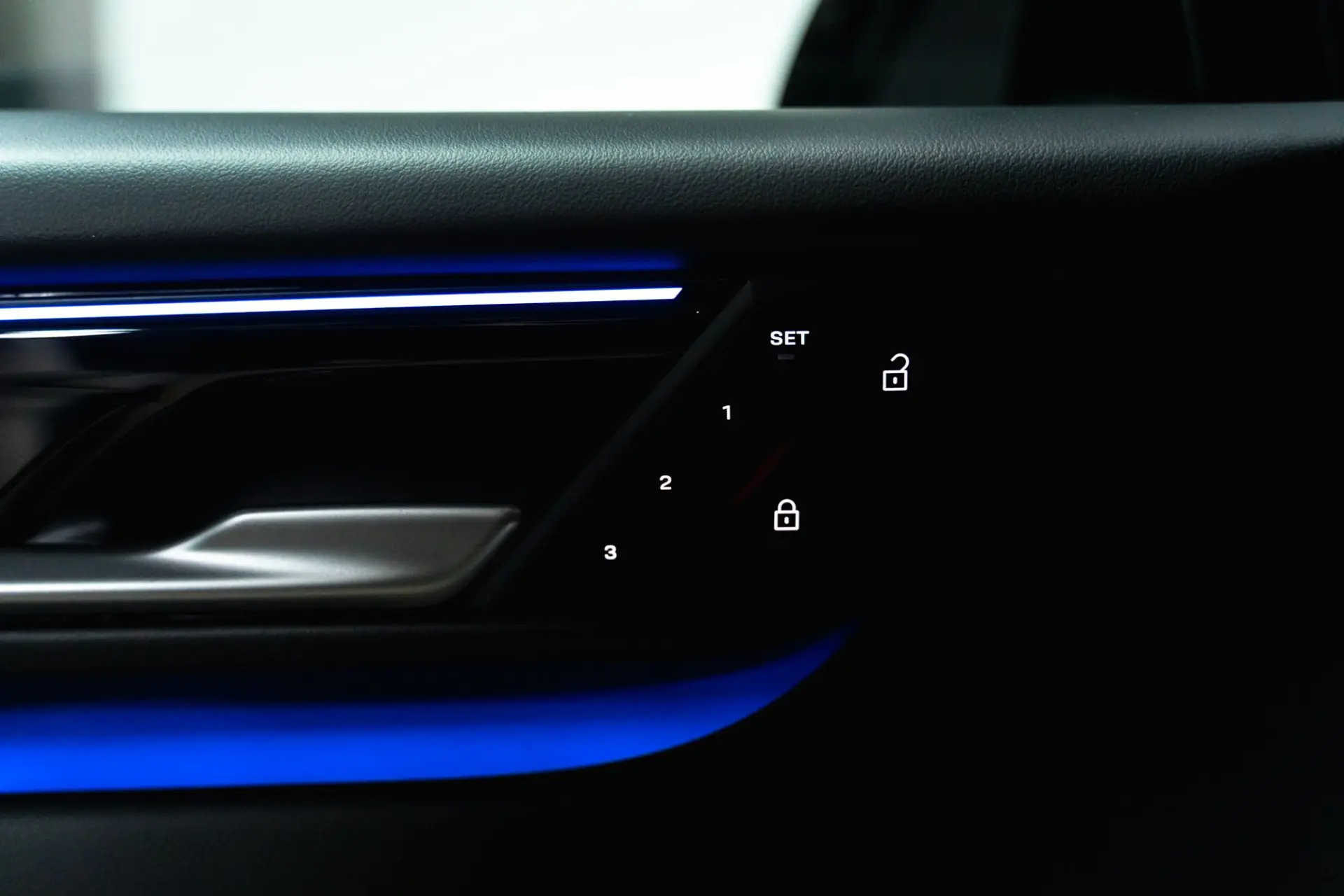 Porsche Macan Electric 4 15