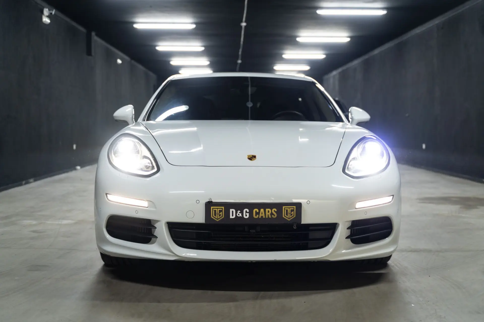 Porsche Panamera Standard 2