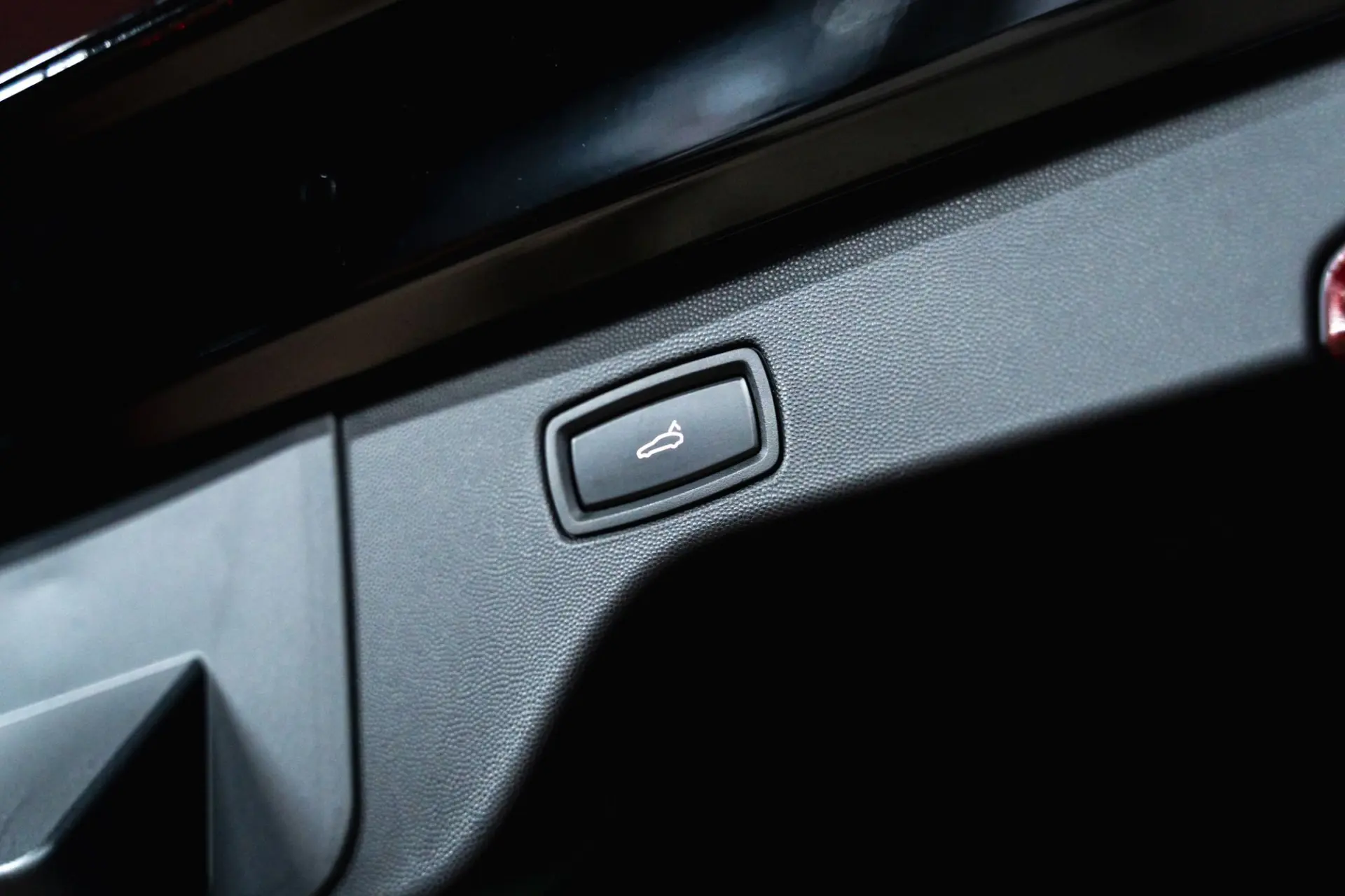 Porsche Macan Electric 4 12