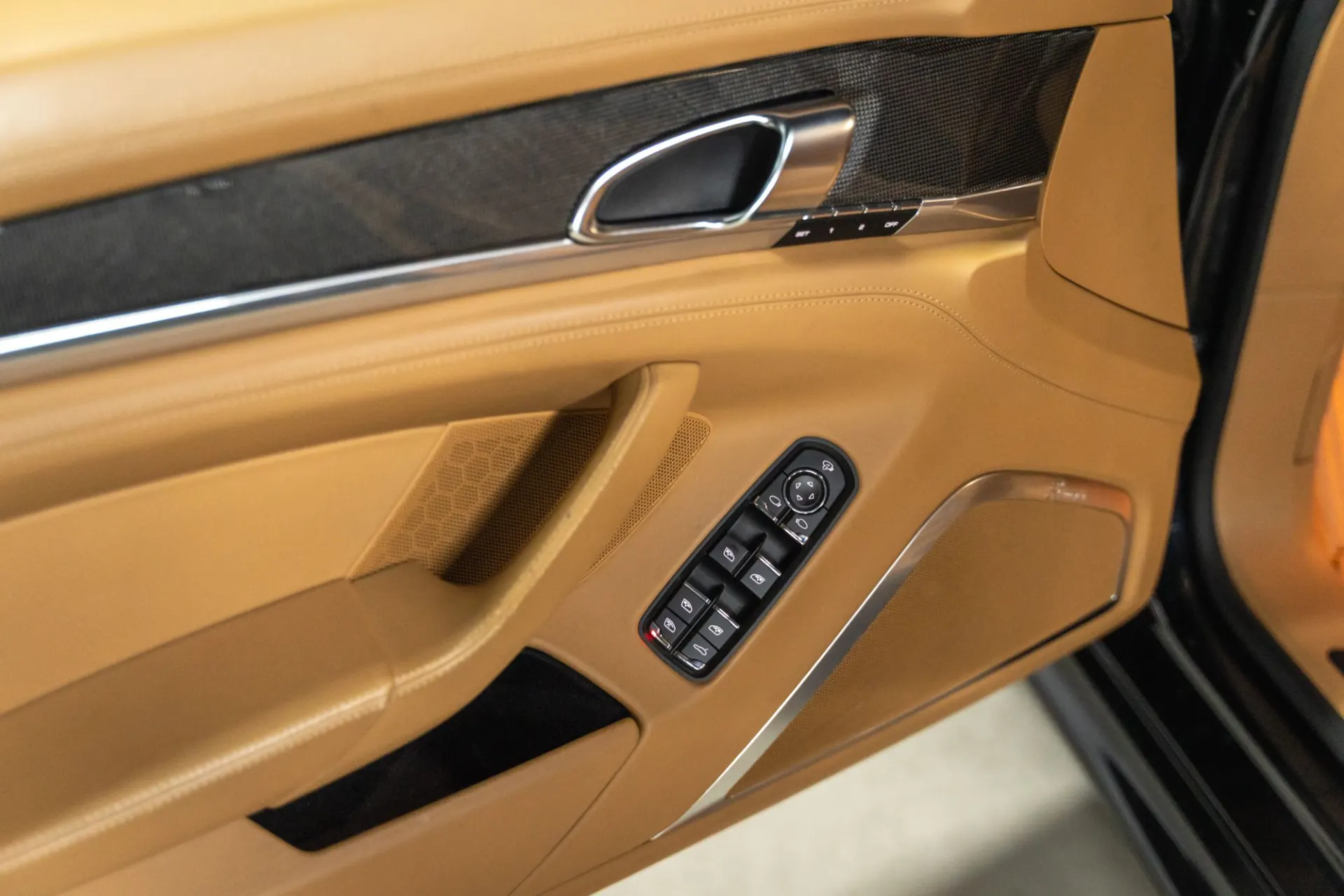 Porsche Panamera Turbo S PDK 6