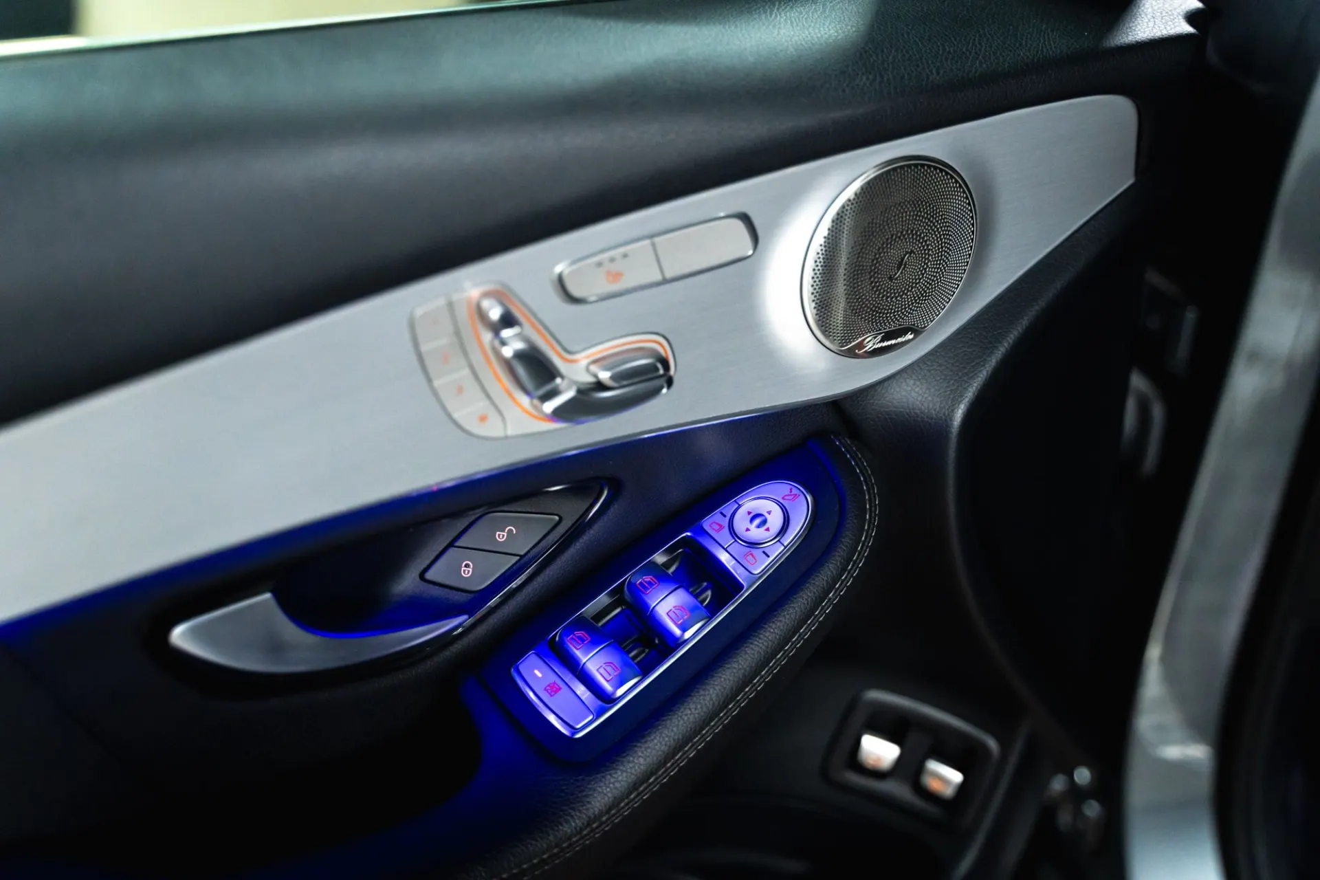 Mercedes-Benz GLC 300 e Coupé 4Matic 6