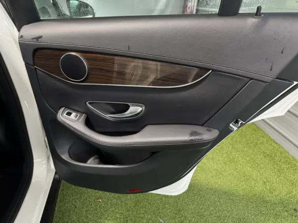 Mercedes-Benz GLC 220 d 4Matic 32