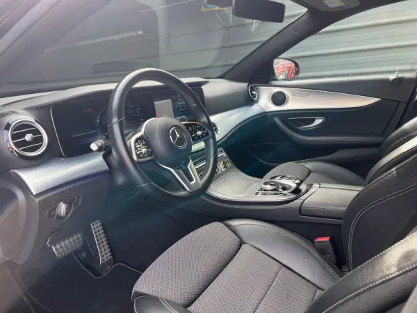 Mercedes-Benz E 300 de Exclusive Line 18