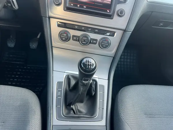 Volkswagen Golf 1.6 TDi Highline 15