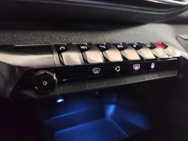 Peugeot 3008 PureTech 130 Stop & Start GPF EAT8 Allure 16