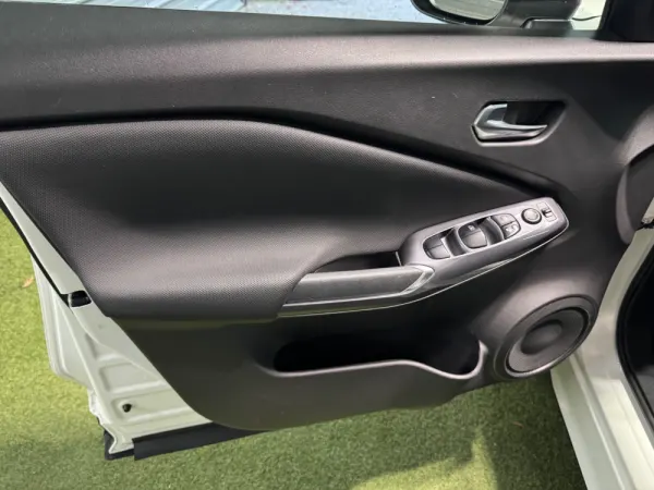 Nissan Juke 1.0 DIG-T N-Connecta NAV. 32