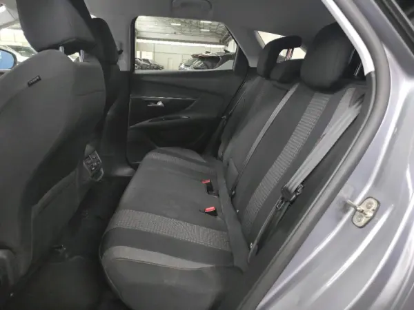 Peugeot 3008 1.5 BlueHDi Active Pack 6