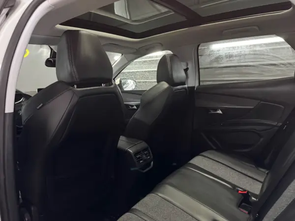 Peugeot 3008 PureTech 130 Stop & Start GPF Allure 29