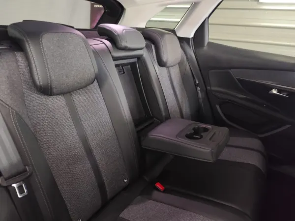 Peugeot 3008 PureTech 130 Stop & Start GPF EAT8 Allure 27