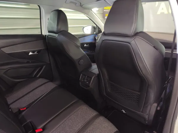 Peugeot 3008 PureTech 130 Stop & Start GPF EAT8 Allure 28