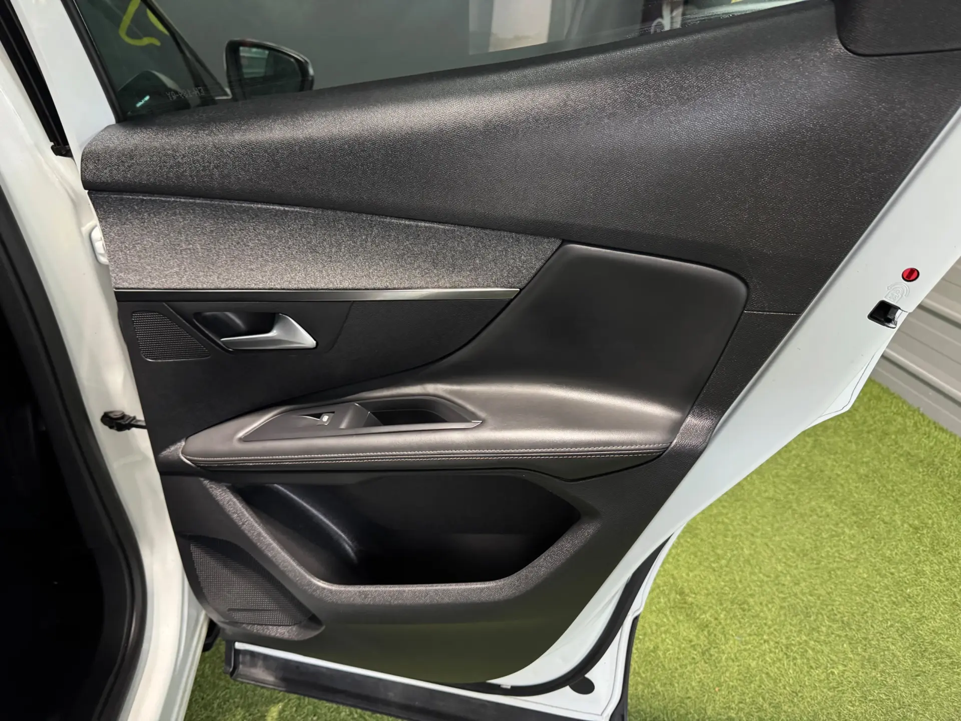 Peugeot 3008 PureTech 130 Stop & Start GPF Allure 34