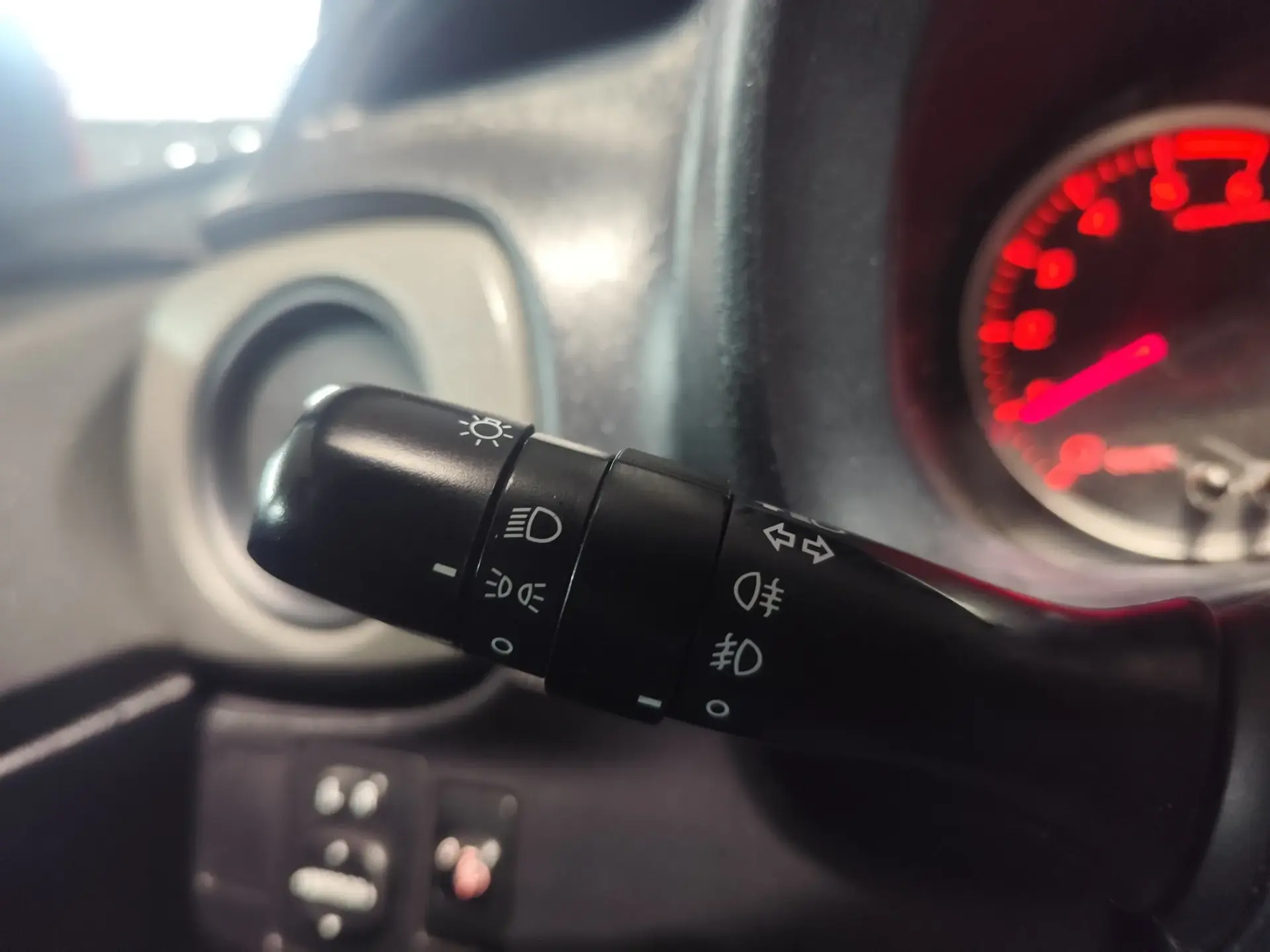 Toyota Yaris 1.4 D-4D Sport+P.Techno 8