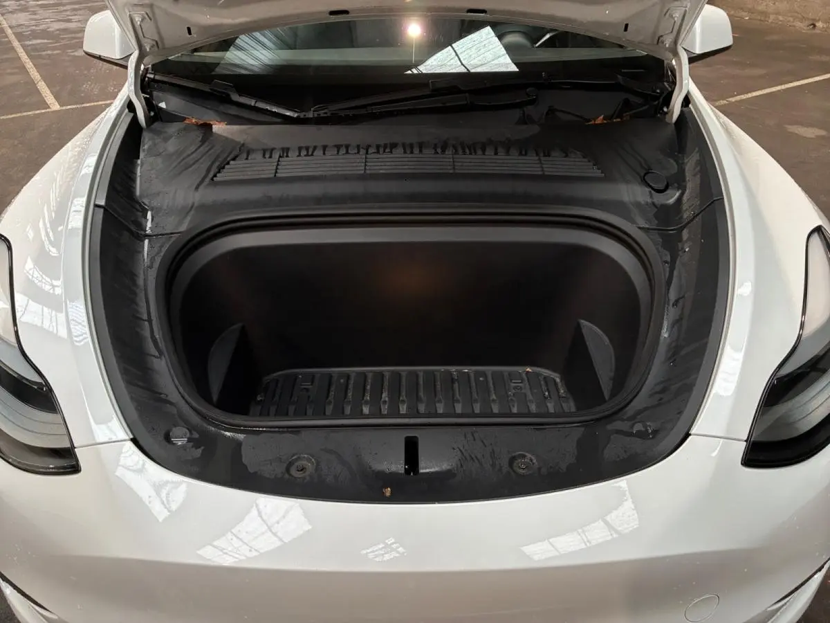 Tesla Model Y 16