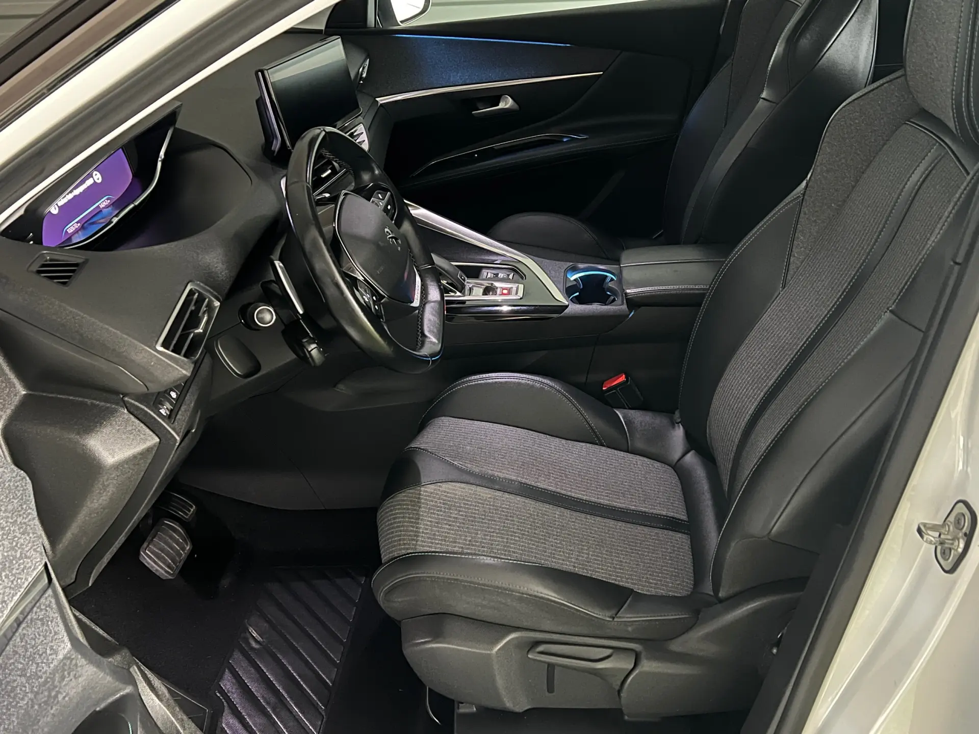 Peugeot 3008 1.2 PureTech Allure Pack EAT8 9