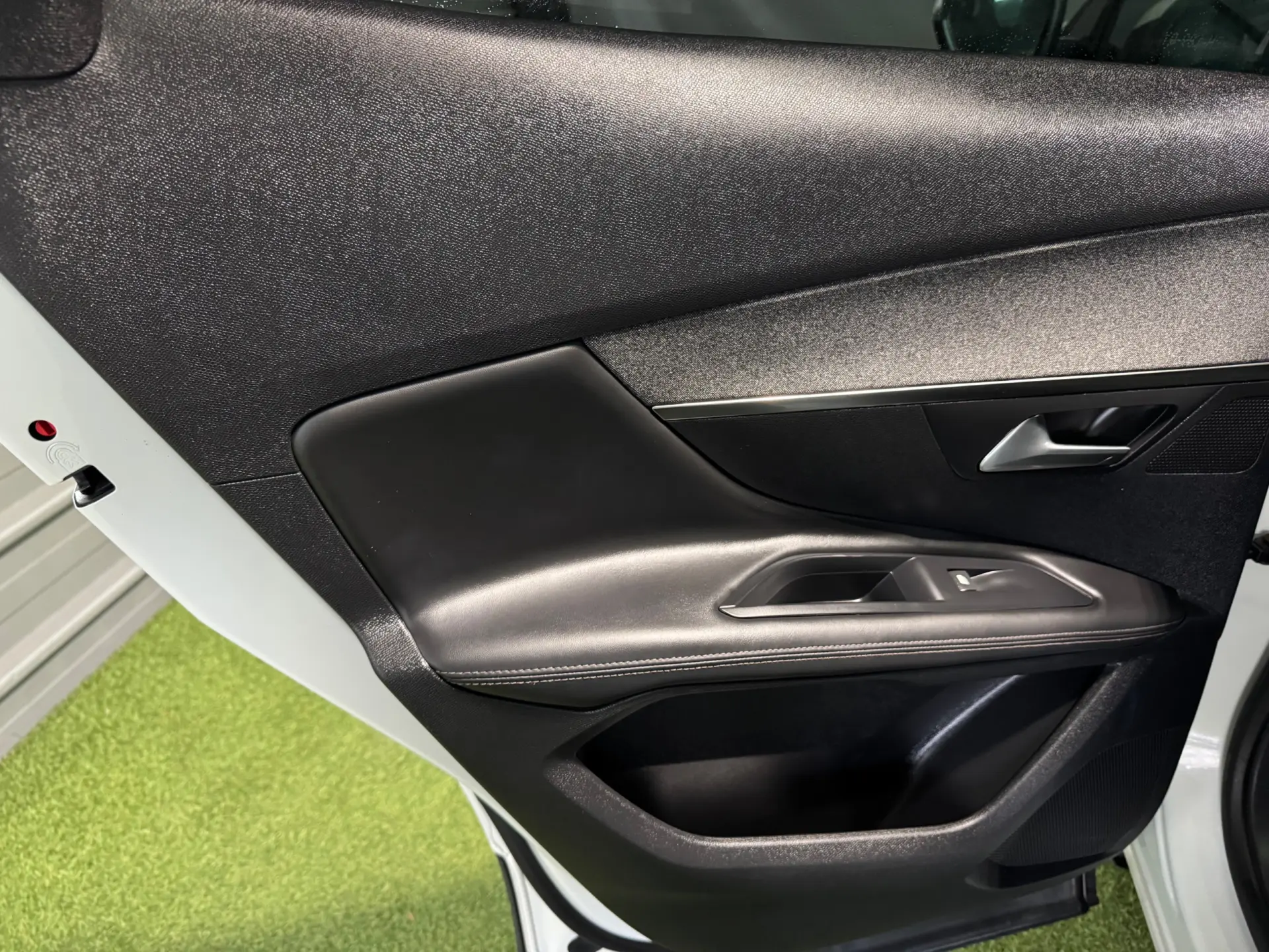 Peugeot 3008 PureTech 130 Stop & Start GPF Allure 32