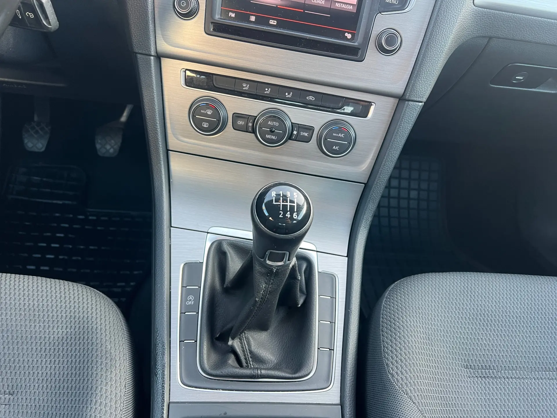 Volkswagen Golf 1.6 TDi Highline 15