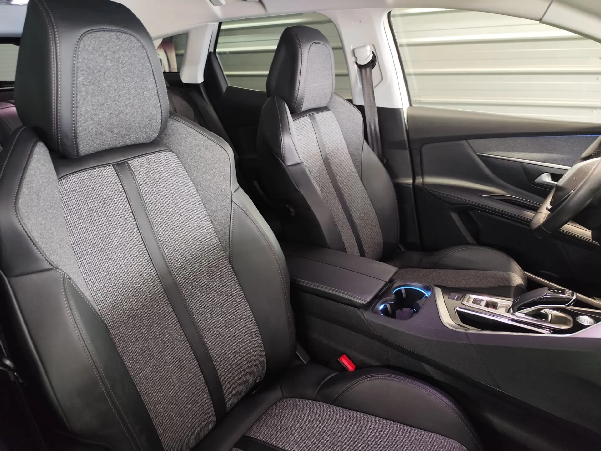 Peugeot 3008 PureTech 130 Stop & Start GPF EAT8 Allure 24