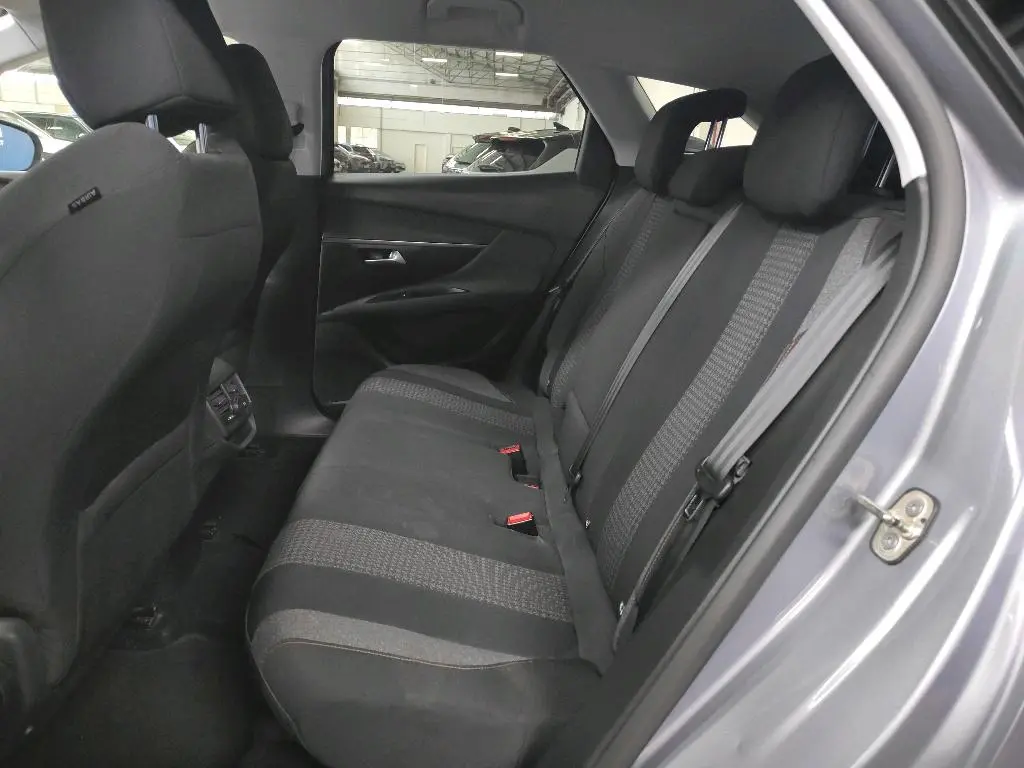 Peugeot 3008 1.5 BlueHDi Active Pack 6