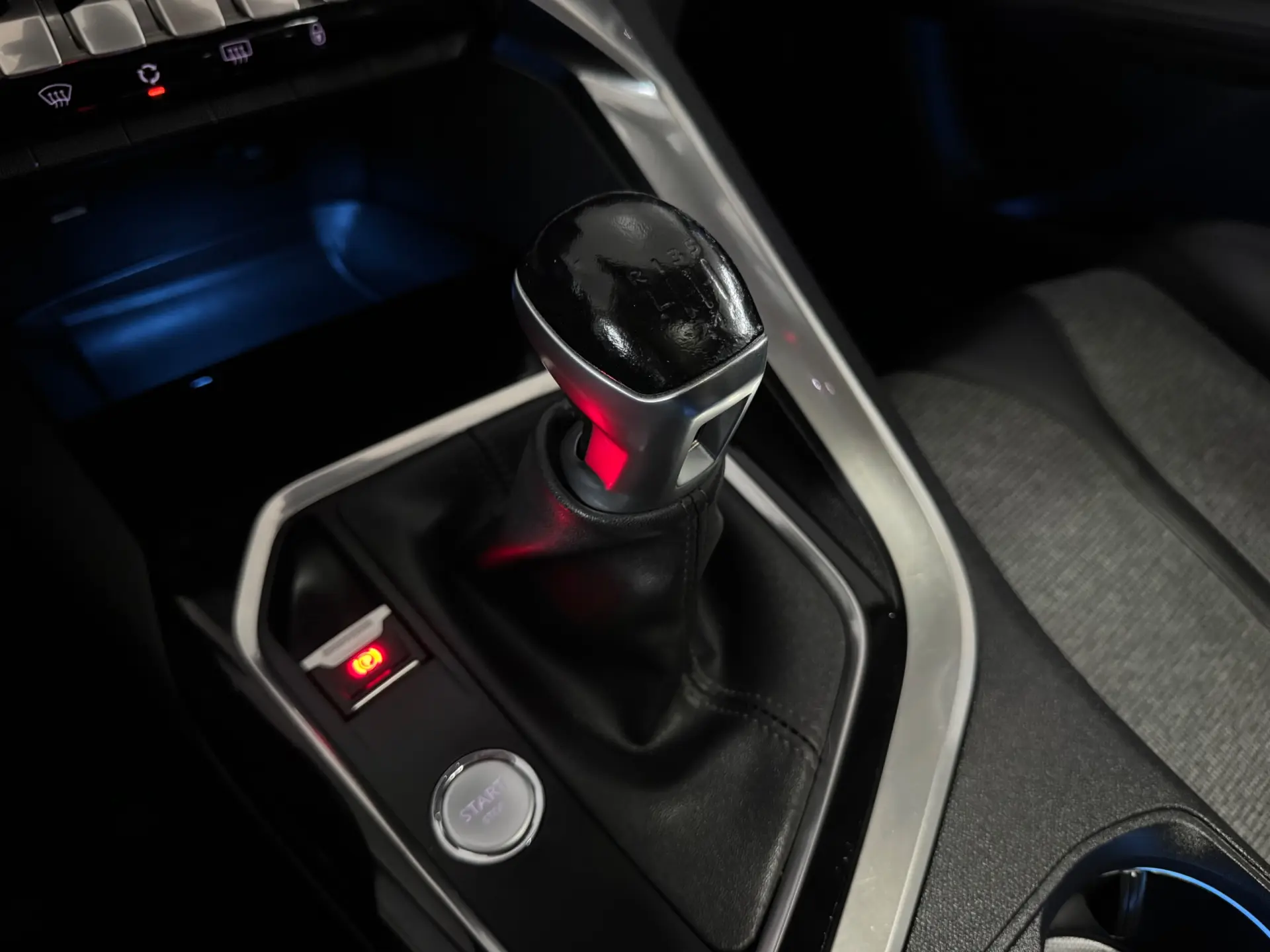 Peugeot 3008 PureTech 130 Stop & Start GPF Allure 22