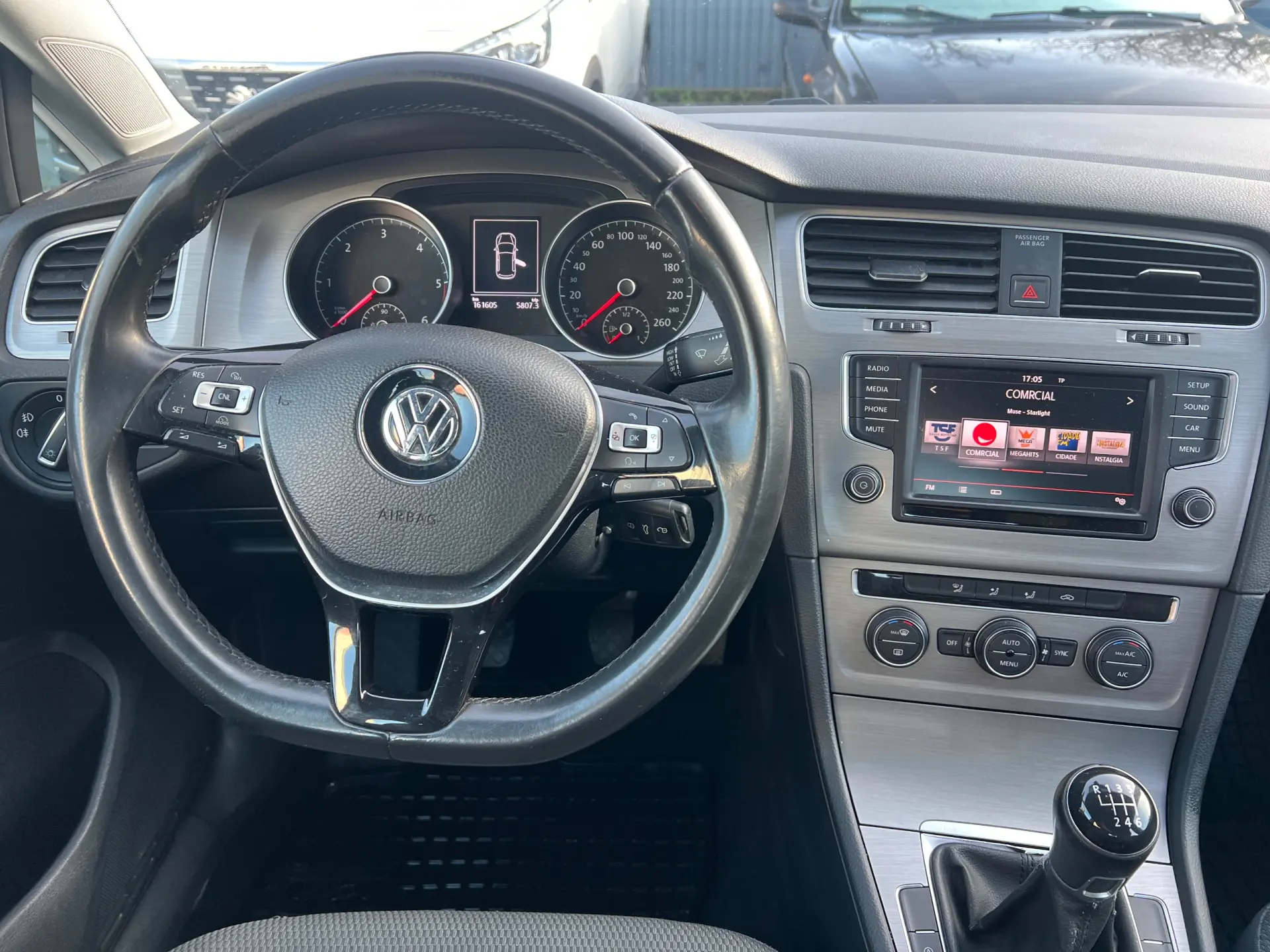 Volkswagen Golf 1.6 TDi Highline 13