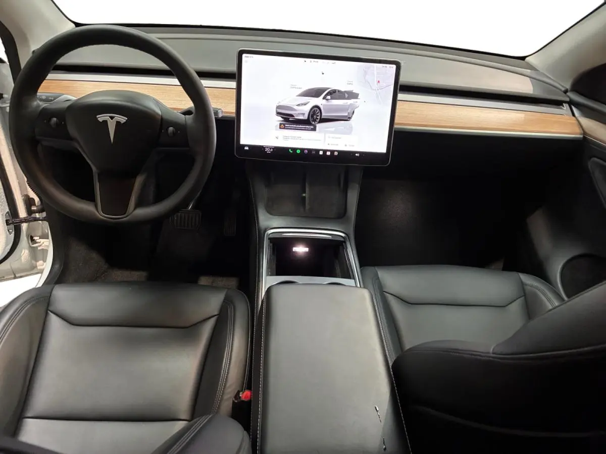 Tesla Model Y 10