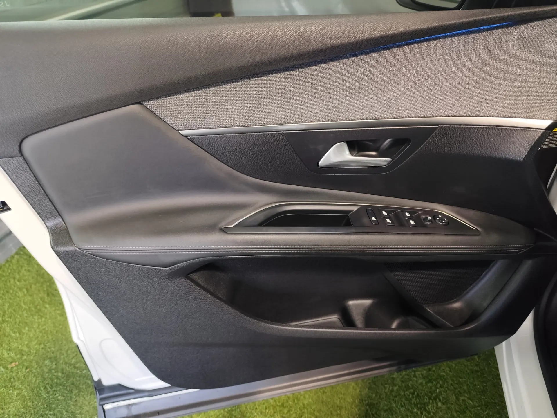 Peugeot 3008 PureTech 130 Stop & Start GPF EAT8 Allure 33