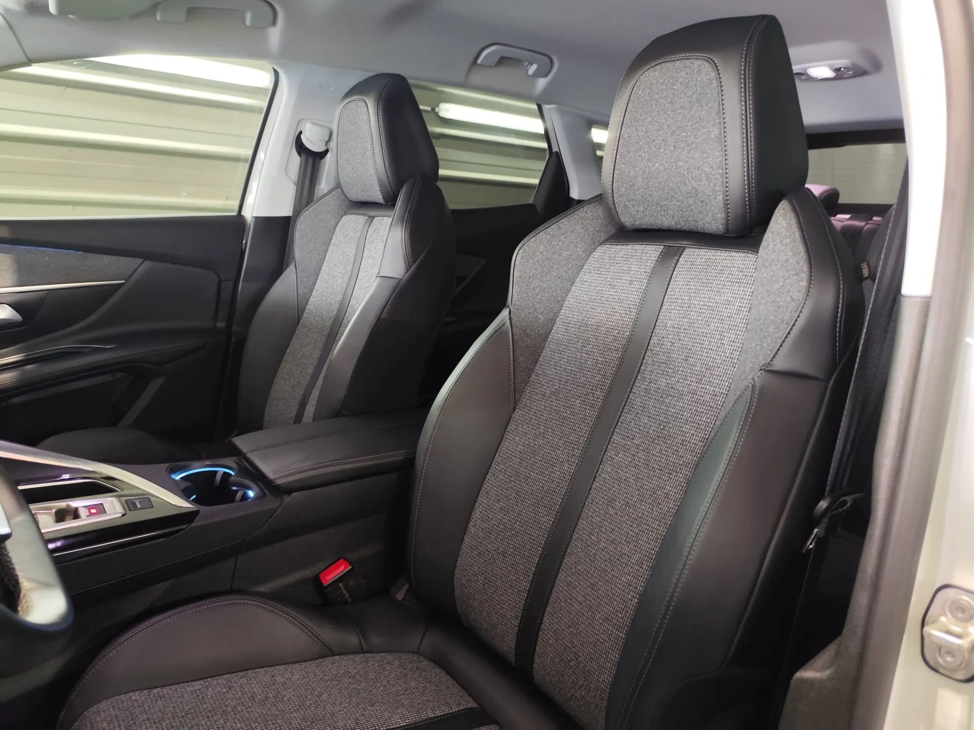 Peugeot 3008 PureTech 130 Stop & Start GPF EAT8 Allure 25