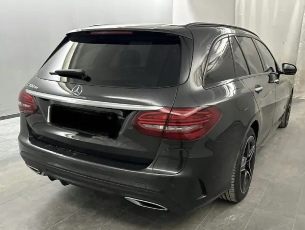 Mercedes-Benz C 300 de AMG Line 2