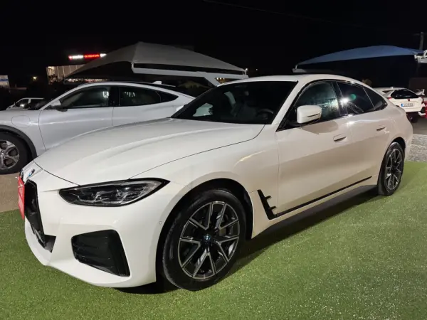 BMW i4 eDrive40 Pack Desportivo M 26