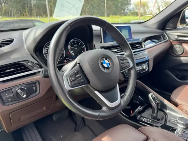 BMW X1 16 d sDrive Auto Line Sport 33