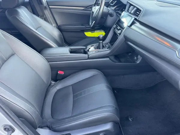 Honda Civic 1.0 i-VTEC Executive Premium 23