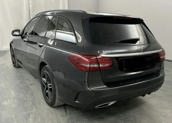 Mercedes-Benz C 300 de AMG Line 10