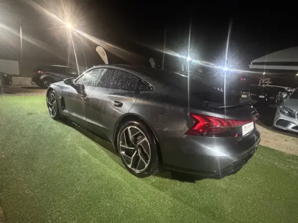 Audi e-tron GT quattro 14