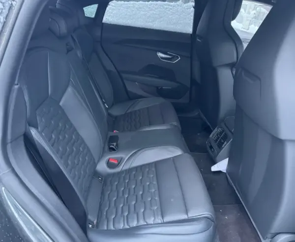 Audi e-tron GT quattro 10