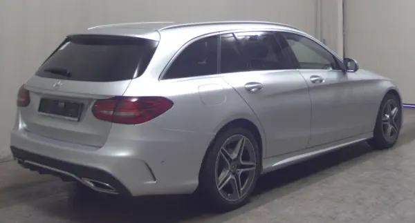 Mercedes-Benz C 300 de AMG Line 3