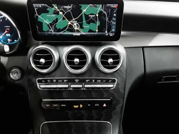 Mercedes-Benz C 300 de AMG Line 4