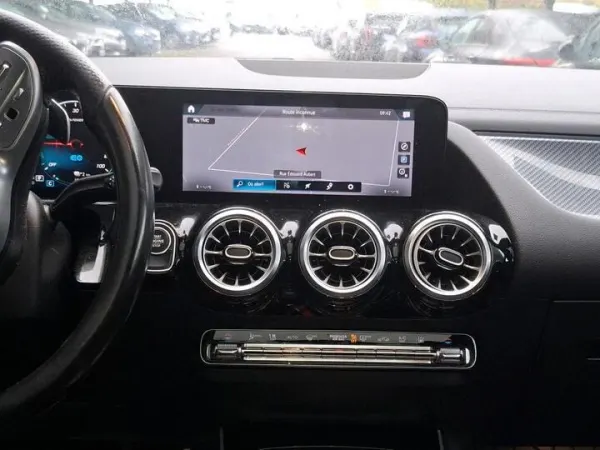 Mercedes-Benz GLA 250 e AMG Line 8