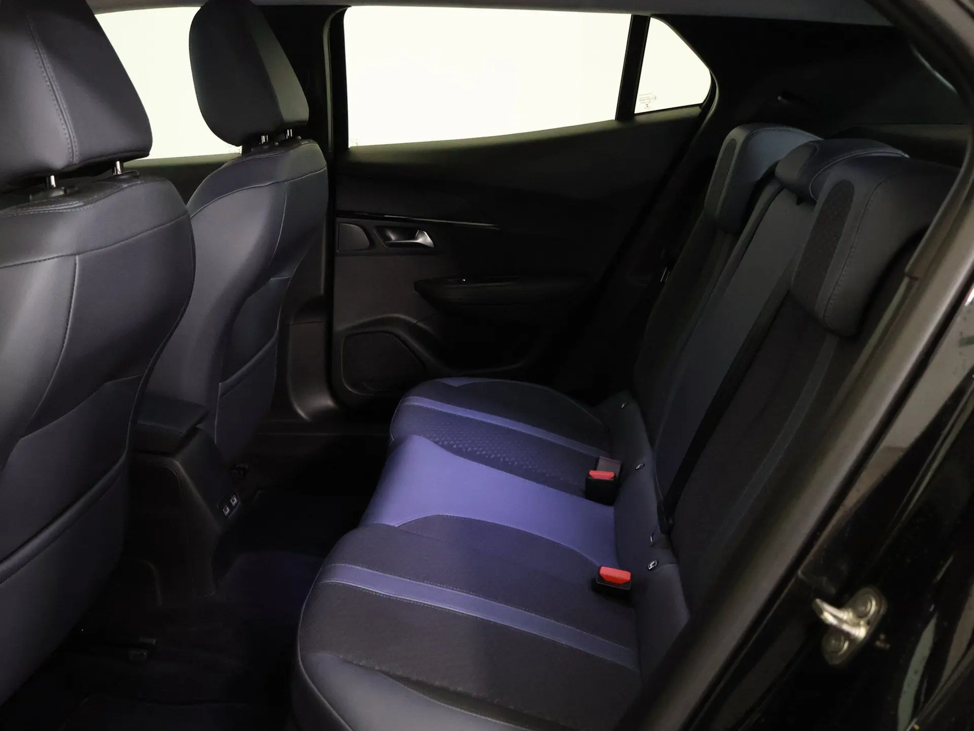 Peugeot e-2008 50 kWh Allure Pack 5