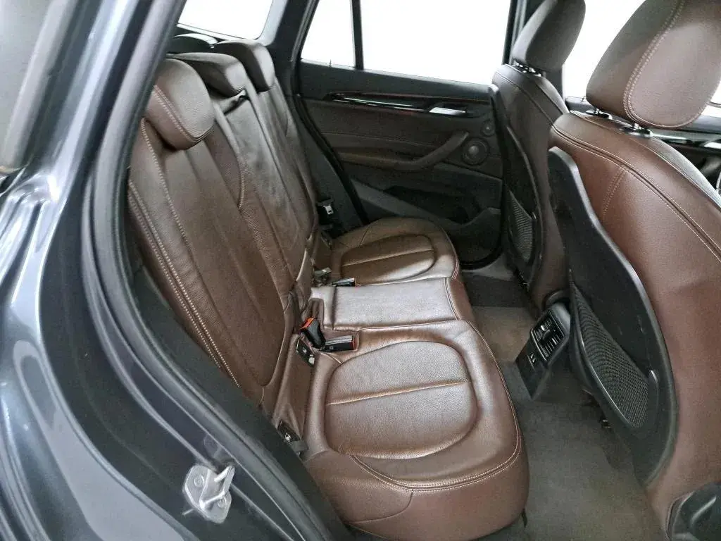 BMW X1 16 d sDrive Auto Line Sport 10